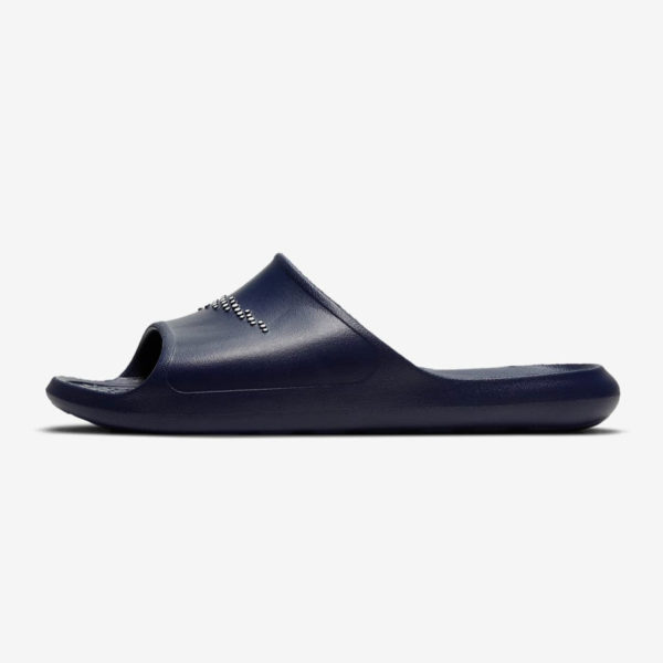 Nike-Victori-One-Shower-Slides-Midnight-Navy-White-CZ5478-400-2_900x Papuqe Për Meshkuj NIKE CZ5478-400
