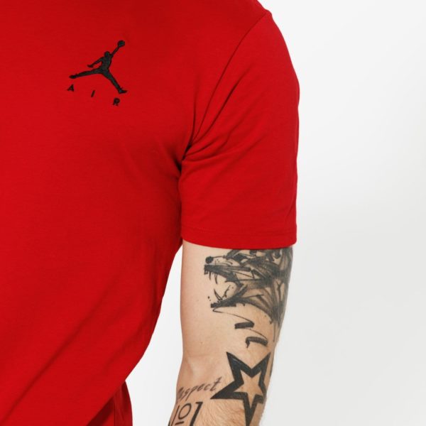 jordan-tricko-ss-jmpmn-air-embrd-tee-jordan-off-crt-bball-muzi-tricka-cervena-ah5296-687_4 Maicë Për Meshkuj AIR JORDAN AH5296-687