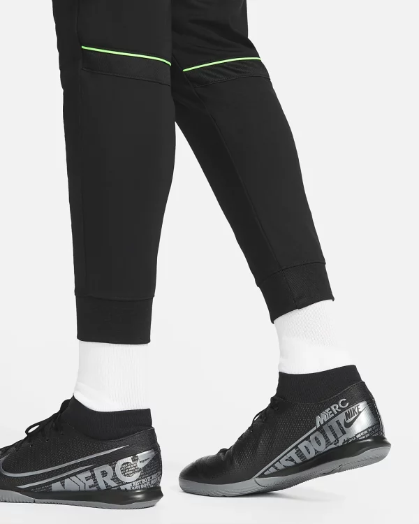 385D985A-A5EB-4486-8D62-FB920A02A2FA NIKE Trenerka Komplet CV1465-013