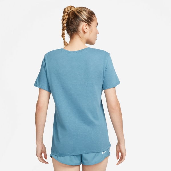 Nike_TEE_SWOOSH-NOISE_AQUA-WHITE-fd2884-440_B-600x600 NIKE Maice FD2884-440