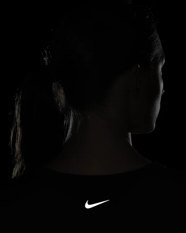 one-fitted-dri-fit-short-sleeve-cropped-top-8266ZQ (2) NIKE Maice FN2804-010
